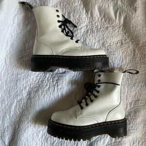 WHITE PLATFORM DOC MARTENS